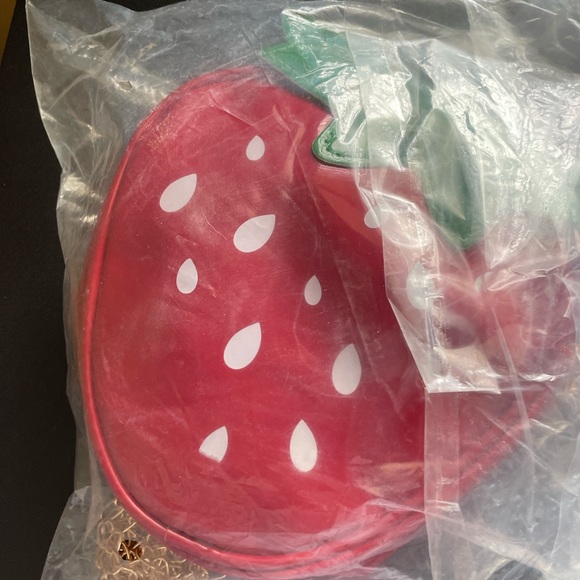 Strawberry-Shaped Red and Green Shoulder Small Bag - Picture 10 of 10